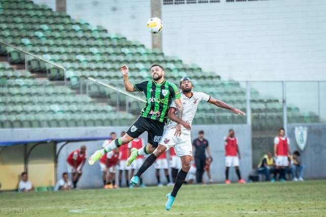 约基奇三双掘金轻取魔术 热火大胜送马刺3连败